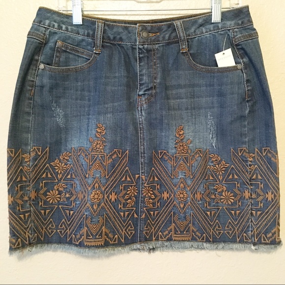 Stetson Dresses & Skirts - Stetson embroidered denim raw hem skirt